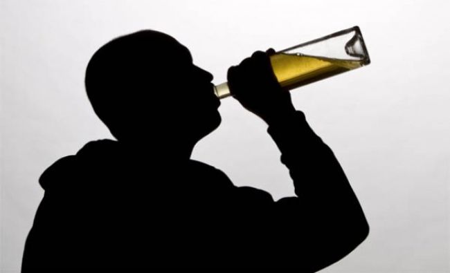 Românii, campioni la consumul de alcool. Câte băuturi consumă pe zi
