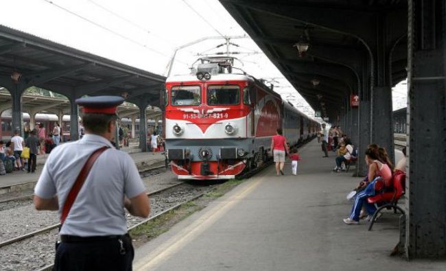 UPDATE: Circulația trenurilor este PARALIZATĂ! Sindicatele CFR „şantajează” oficialii MT pentru majorarea salariilor. Traficul pe Regionala Craiova s-a reluat. 144 trenuri, blocate în toată ţara