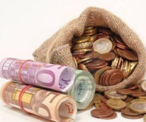 Bloomberg: Monedele europene nu au fost afectate de prăbuşirea bursei chineze