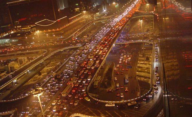 Autorităţile chineze instituie cod albastru de poluare la Beijing