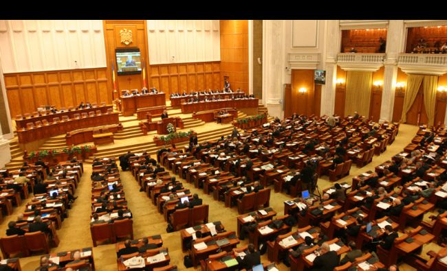 Parlamentarii au adoptat Legea bugetului, pe articole şi anexe, în ziua când şi-au aprobat pensiile