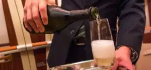 Franţa: Vânzări record de şampanie în 2015