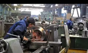 Producția industrială se ieftinește mai mult în România decât în restul UE