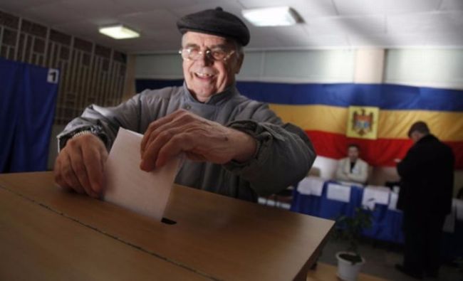 Alegeri în R.Moldova: Cozi la secţiile de vot din Italia, Moscova