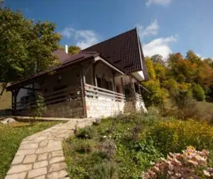 Înnoptările turiştilor în structurile de primire turistică au crescut cu 15,3%