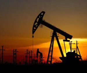 Concurenţa monitorizează iar petroliştii, să vadă dacă preţurile reflectă ieftinirea ţiţeiului