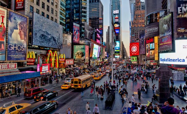 BREAKING NEWS: O mașină a intrat în pietoni, în renumita zonă newyorkeză Times Square