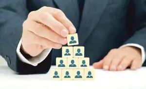 Managerii caută soluţii pentru a rezolva conflictele între generaţii apărute în companii