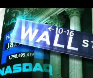 Evoluţii financiar-bancare şi bursiere. Wall Street-ul îşi revine după „şocul chinez”