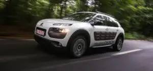 APIA: Românii preferă maşinile de culoare albă, gri şi albastră