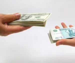 Marile firme financiare ies de pe piaţa din Rusia din cauza declinului economiei