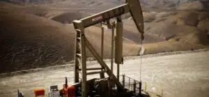 Petrolul, cutremurul economiei în 2015