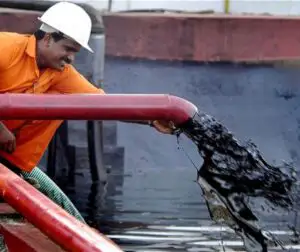Preţul petrolului îşi reia creşterea