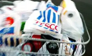 Supermarketurile din Marea Britanie vând cu raţia aceste produse