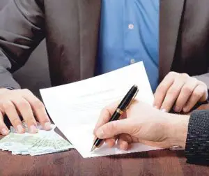 Valoarea creditelor în lei pentru populaţie a crescut cu 5% în iunie faţă de mai