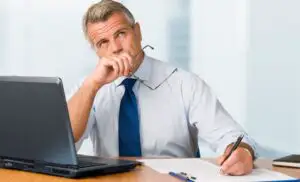 Executivii de top din România sunt încrezători în evoluţia pozitivă a afacerilor lor, dar reclamă competitivitatea economică scăzută