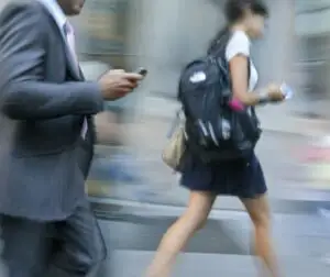 Studiu: Peste 30% din timpul petrecut pe smartphone-uri este dedicat apelurilor de voce și rețelelor de socializare