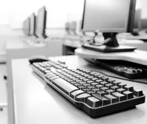 Magazinele online cheltuiesc cu până la 25% în plus dacă nu îşi actualizează oferta