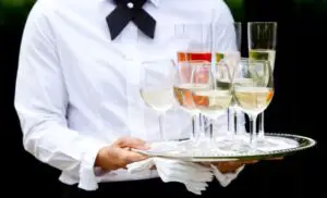 Filipinezii care lucrează în hoteluri, mai harnici decât românii