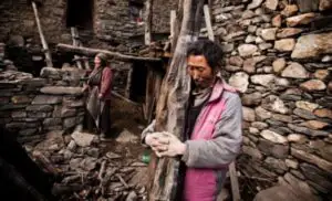 România se UMPLE de nepalezi și vietnamezi. Vin la joburi pe care românii le refuză