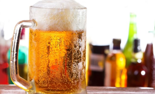 Consumul de bere din România a scăzut în vremea coronavirusului! Românii preferă berea la pet
