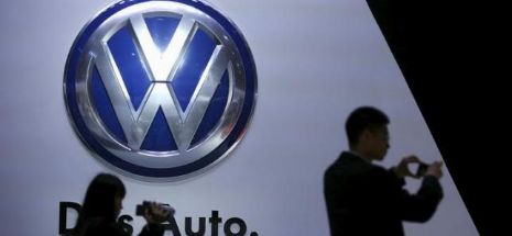 Fitch a coborât ratingul Volkswagen cu două trepte, până la ‘BBB plus’