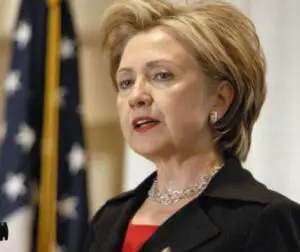 Hillary Clinton promite că dacă va fi aleasă preşedintele SUA, va creşte salariile