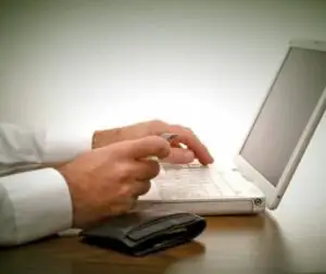 Instrucţiuni ANPC: Preţul mic e dubios. Citiţi comentariile din mediul online