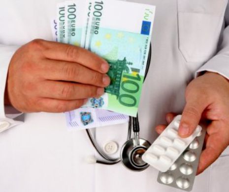 Cantităţi mari de medicamente, unele foarte scumpe, găsite de procurorii DNA la cabinetele unor medici