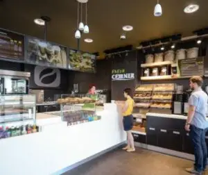 MOL a deschis lângă Ploieşti prima benzinarie din România din proiectul Fresh Corner