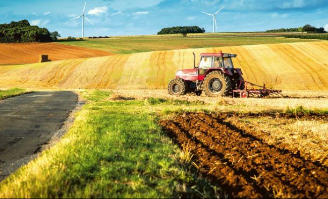 Fermierii pot depune până pe 31 octombrie cererea pentru ajutorul privind motorina utilizată în agricultură