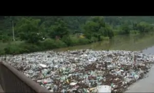Comisia Europeană propune măsuri pentru eliminarea articolelor din plastic de unică folosință