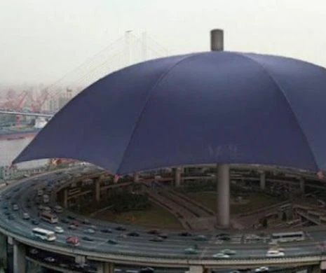 Chinezii au creat cea mai mare umbrelă din lume