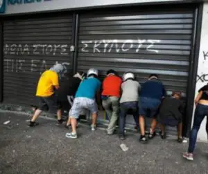 Băncile din Grecia primesc urgent fonduri de 10 miliarde de euro, pentru recapitalizare
