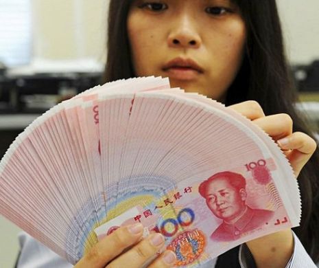 REVISTA PRESEI INTERNAŢIONALE – China îşi devalorizează moneda pentru a treia zi consecutiv