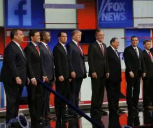 REVISTA PRESEI INTERNAŢIONALE – Excentricul Donald Trump a câştigat detaşat prima dezbatere republicană