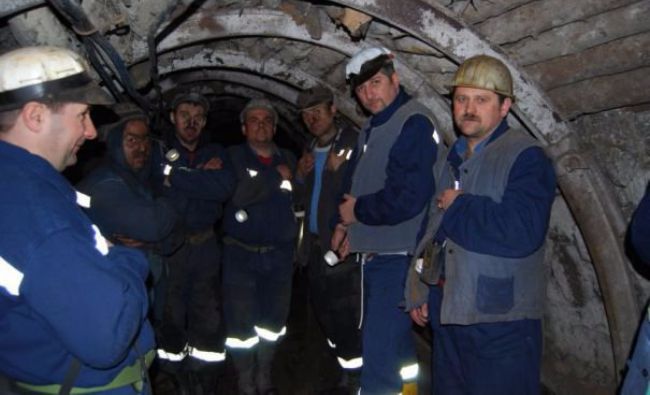 Protestul minerilor din Valea Jiului continuă! Nu există soluţii compensatorii pentru angajaţii care vor fi disponibilizaţi
