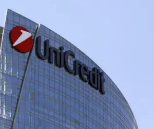 Profitul UniCredit a depăşit estimările analiştilor în T2