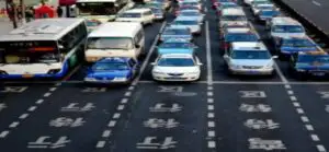 China reduce taxele de vânzări pentru maşinile mici