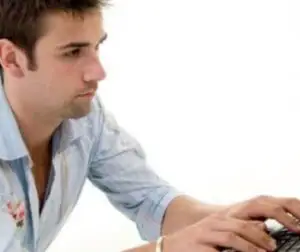 Cum se conectează românii la net. Ce pondere are smartphone-ul, dar Smart TV-urile