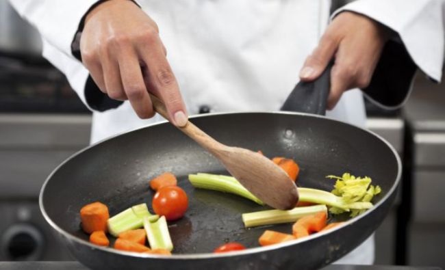 Salarii de până la 2.400 euro în Germania pentru posturi de  bucătar