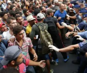 Situaţie alarmantă în Europa! Aflux record de imigranţi în Austria şi în Germania