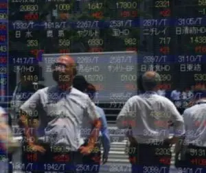 Pieţele asiatice cresc, petrolul se menţine la cote ridicate, iar dolarul se întăreşte înaintea deciziei Fed