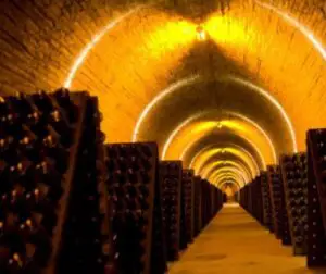 116.000 de dolari pentru o singură sticlă de şampanie