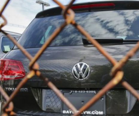 REVISTA PRESEI INTERNAŢIONALE – Volkswagen este prins în capcană
