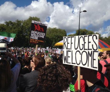 „Deschideţi frontierele!” Mii de persoane demonstrează la Londra pentru primirea refugiaţilor