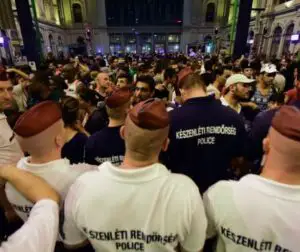 REVISTA PRESEI INTERNAŢIONALE – Criza imigranţilor aduce haosul în Europa
