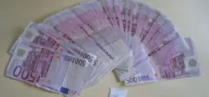 Averile oamenilor de afaceri şi politicienilor arestaţi trebuie confiscate