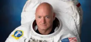 Astronaututul Scott Kelly a postat pe Instagram imagini uimitoare de pe Pământ, care seamănă mai degrabă cu lucrări de artă