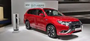 IAA 2015: Mitsubishi Outlander – Forma urmează funcţia
